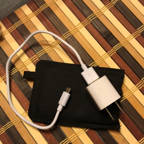 Gray wristlet wallet/ charger - Picture 2 of 3